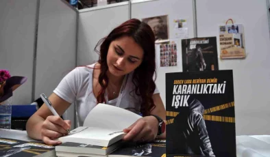 Eskişehir’de Meslek Lisesi Öğrencisi 18 Yaşındaki Sudem Lara Berivan Demir, İkinci Kitabını Çıkartmaya Hazırlanıyor